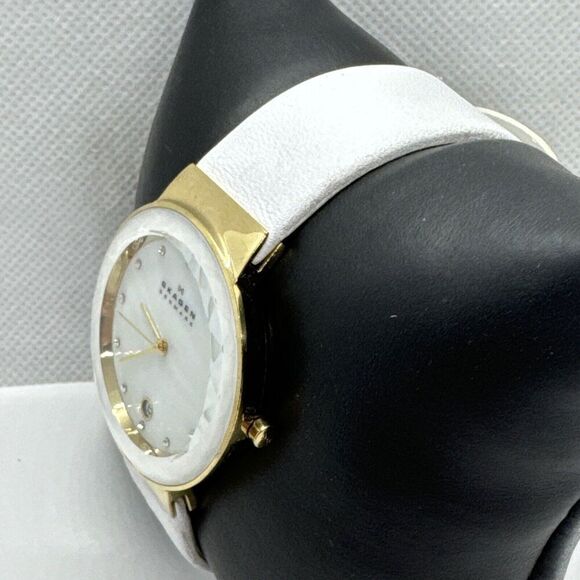 Skagen SKW2033 Women\'s White Leather Analog Mother of Pearl Dial Watch JNA577 main image 8